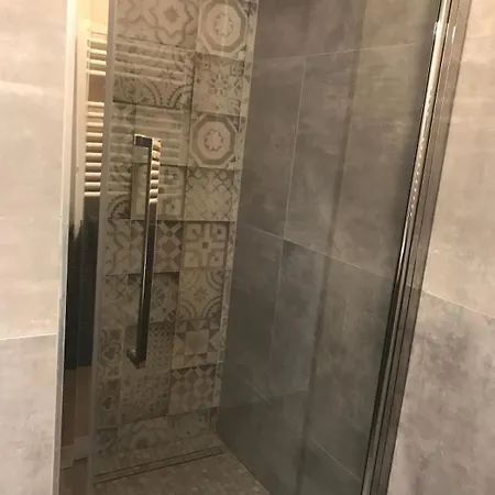 아파트 Light Spacious, Recently Refurbished Near To *