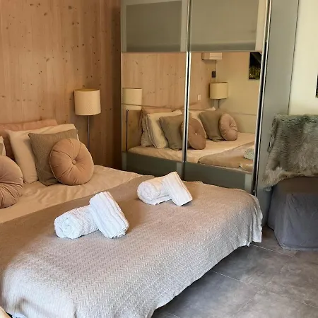 Light Spacious, Recently Refurbished Near To Lägenhet *