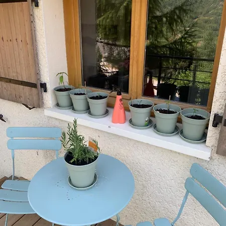 Light Spacious, Recently Refurbished Near To Appartement Courchevel