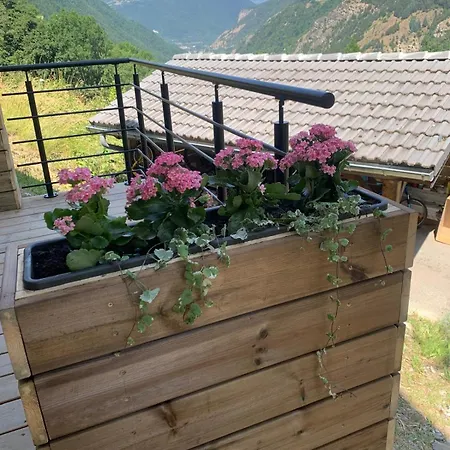 Light Spacious, Recently Refurbished Near To *