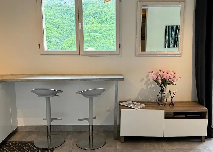 Daire Light Spacious, Recently Refurbished Near To *