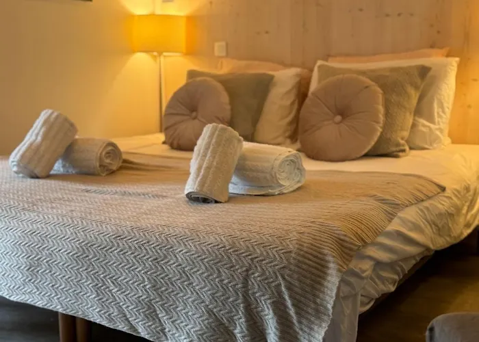 Light Spacious, Recently Refurbished Near To Apartment *