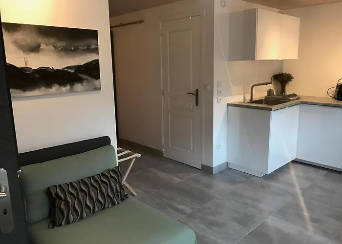 Light Spacious, Recently Refurbished Near To *