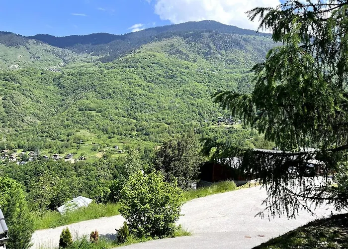 Light Spacious, Recently Refurbished Near To Courchevel