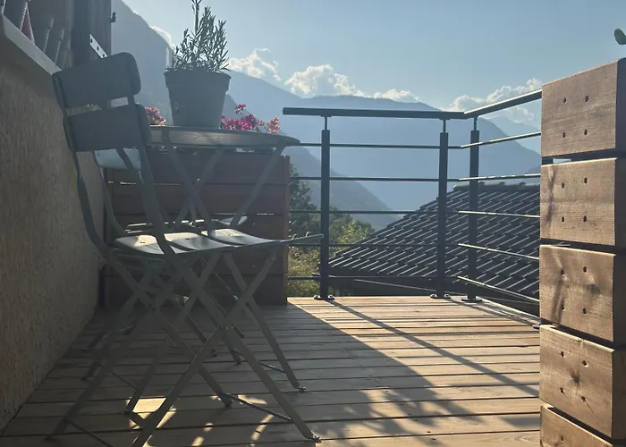 Light Spacious, Recently Refurbished Near To Apartment