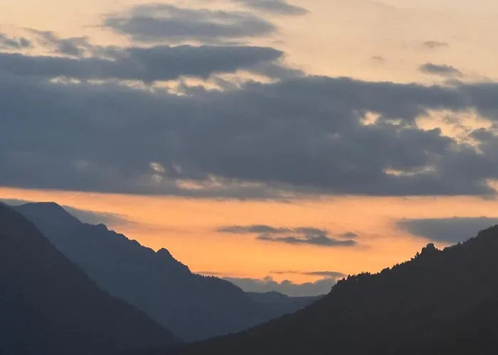 Light Spacious, Recently Refurbished Near To Apartment