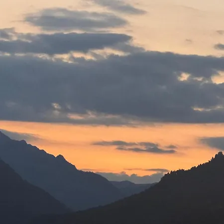 Light Spacious, Recently Refurbished Near To شقة