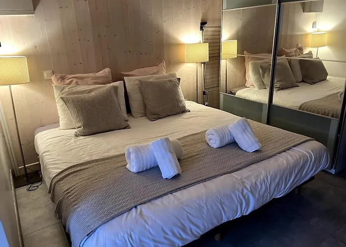 Light Spacious, Recently Refurbished Near To شقة *