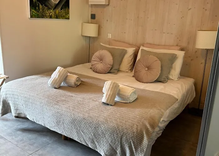 شقة Light Spacious, Recently Refurbished Near To كورشوفيل