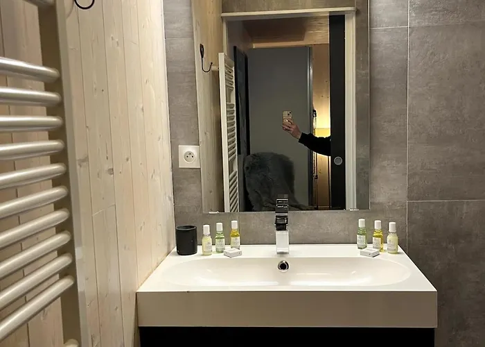 Light Spacious, Recently Refurbished Near To