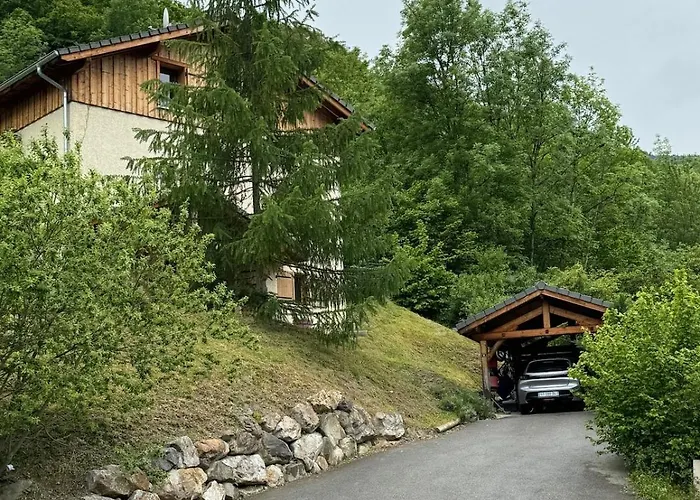 شقة Light Spacious, Recently Refurbished Near To