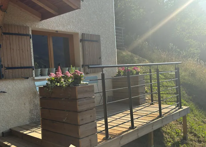 Light Spacious, Recently Refurbished Near To شقة